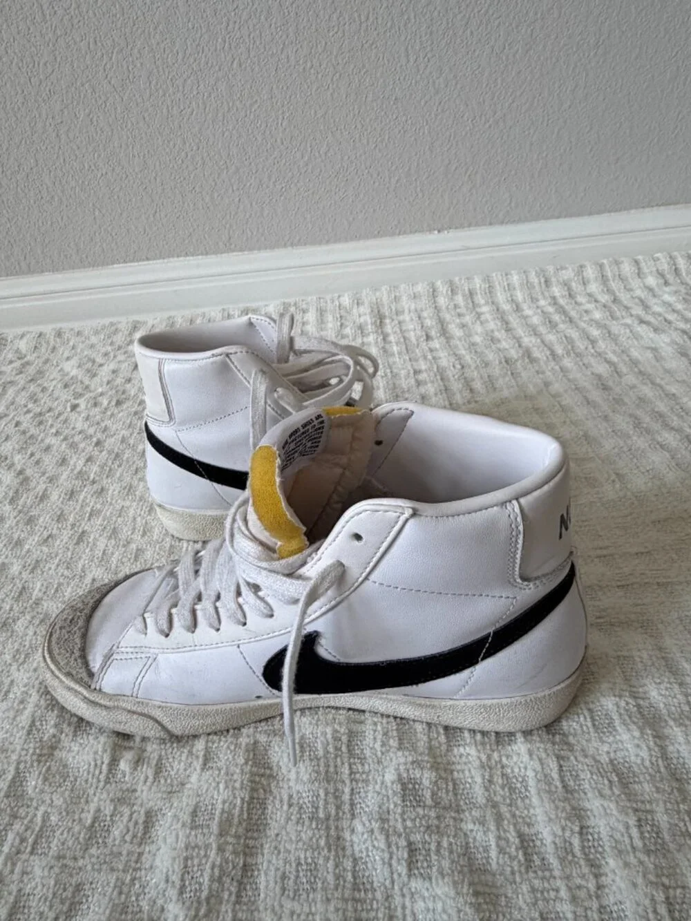 Nike Blazer Mid '77 Vintage White/Black | Women's Size 9 (Fits 8-8.5)